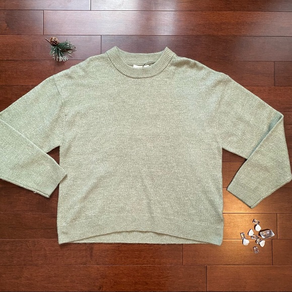 H&M Recycled Polyester Ladies’ Fine-Knit Sweater in Light Green Melange, Size S - Picture 2 of 9